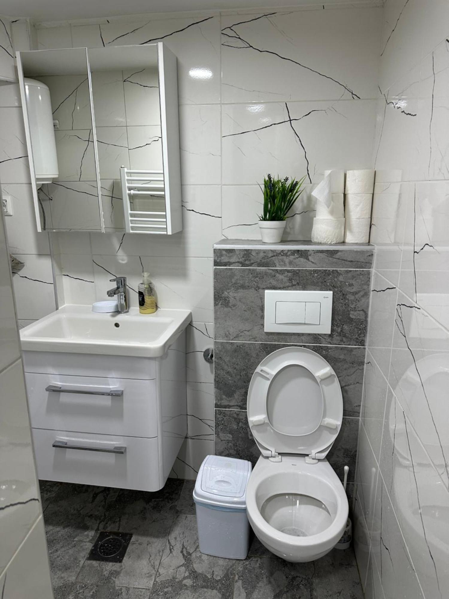 Ajla - Free Parking Apartment ซาราเยโว ภายนอก รูปภาพ